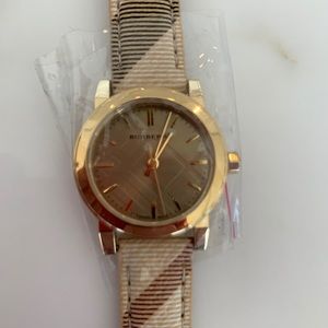 Burberry Women Luxury Gold Check Watch BU9219